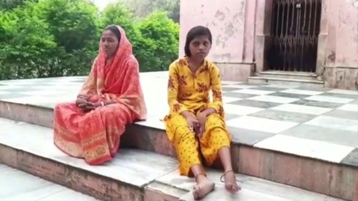 The mother and daughter lay dead in the temple in the hope that the sick girl will be healed