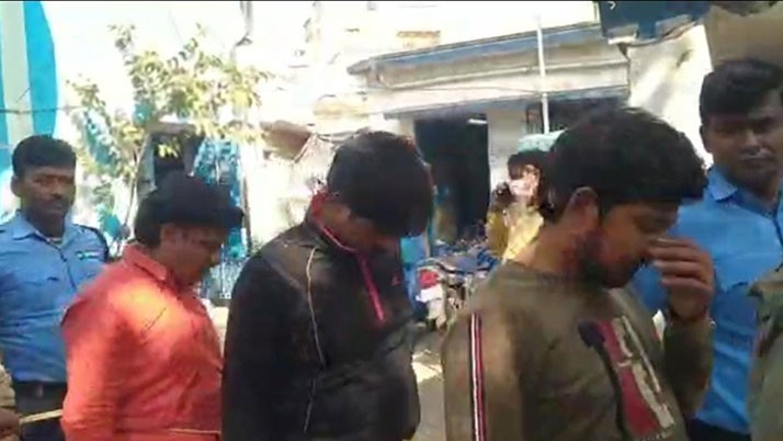 Eight miscreants, including a foreigner with firearms, were arrested by the Bardwan district police