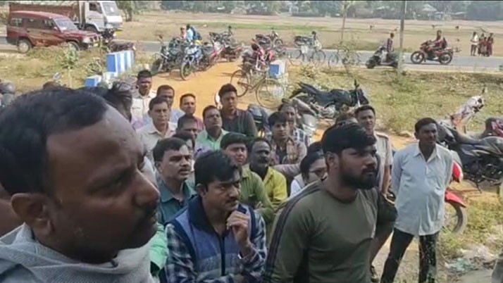 In Burdwan, the government houses were freed by breaking the locks