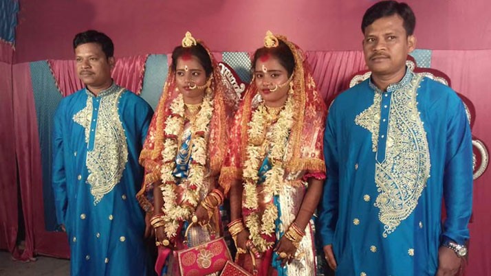 'Comedy of errors' Rebuild! Two twin sisters married two twin brothers on the same day in Burdwan!