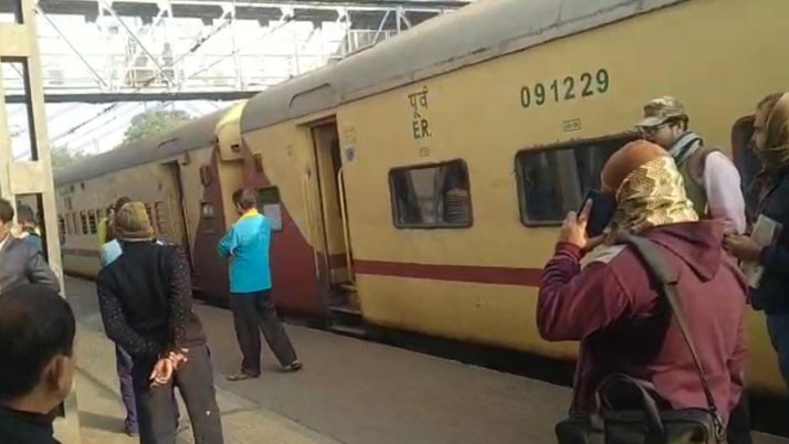 Many trains were stuck at Burdwan station on Friday morning due to power outage