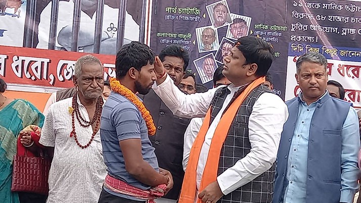 Protest around Sukant Majumder's car in Jayanagar, BJP's protest