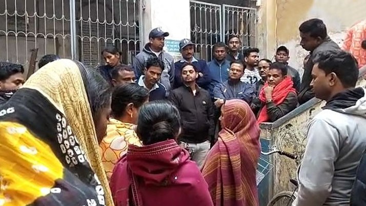 Awas Yojana anger mounts, Maldah Panchayat lock down protest