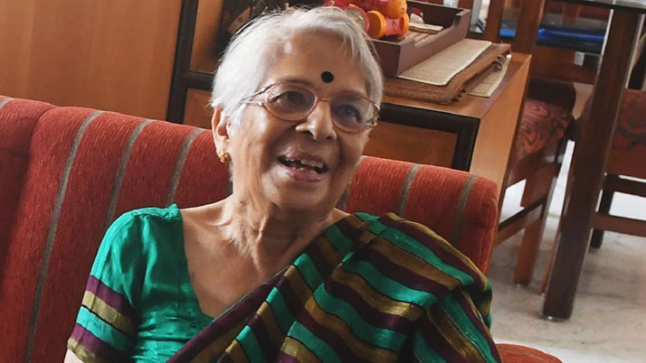 The Chief Minister visited the mother of Nobel laureate economist Binayak Banerjee in the hospital