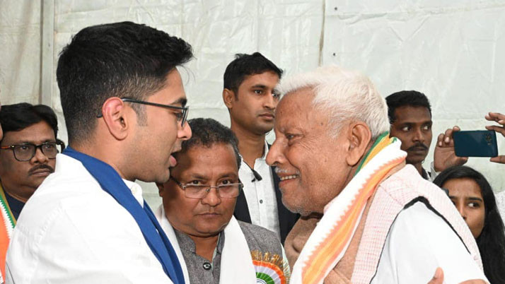 Abhishek ends Trinamool veteran-newcomer debate, sarcasm brigade meeting