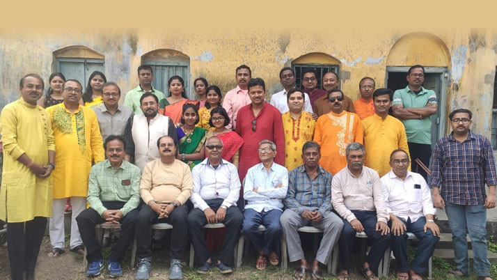Leaving the theme puja at Kalna, former students participated in the Saraswati puja of Type School