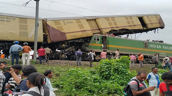 sealdah Kanchanjunga Train Accident death 9
