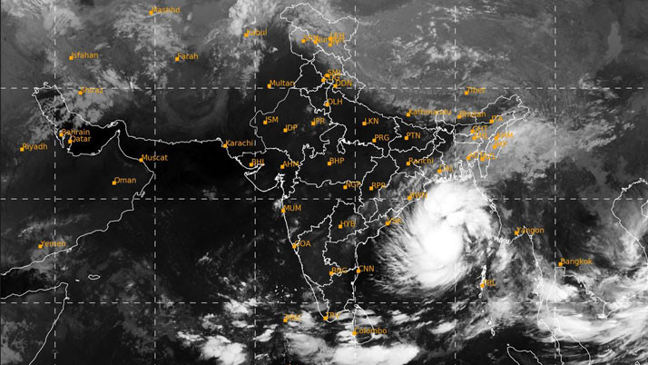 Strong fear of cyclone, final preparations of the state