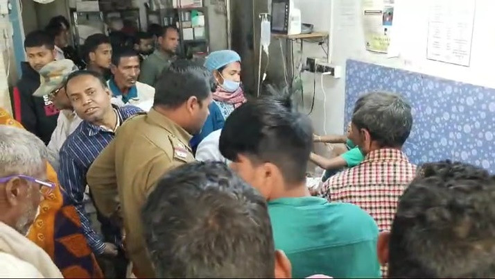 Two minors injured by bomb while cutting grass in Malda