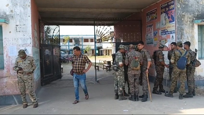 Copying disrupts higher secondary education, chaos at Chamagram High School under Vaishnavnagar police station in Malda