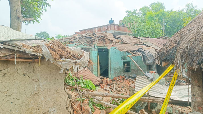Fears of death of Burdwan district Trinamool president and MLA cause panic, house blown up by bomb, one dead
