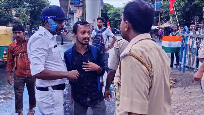 Salt Lake rocked by TET passers-by's protest, police cars were made to sway