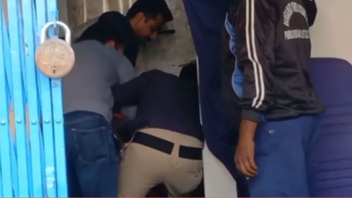 A quack doctor was hacked to death inside his chamber in Burdwan; the accused surrendered at the police station.