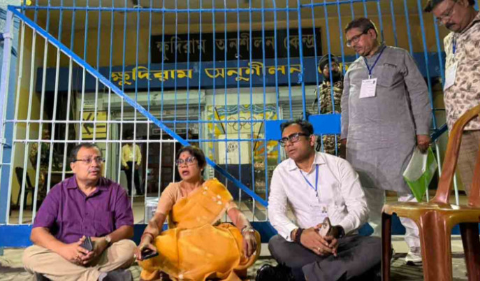 west-bengal-election-evm-strongroom-controversy