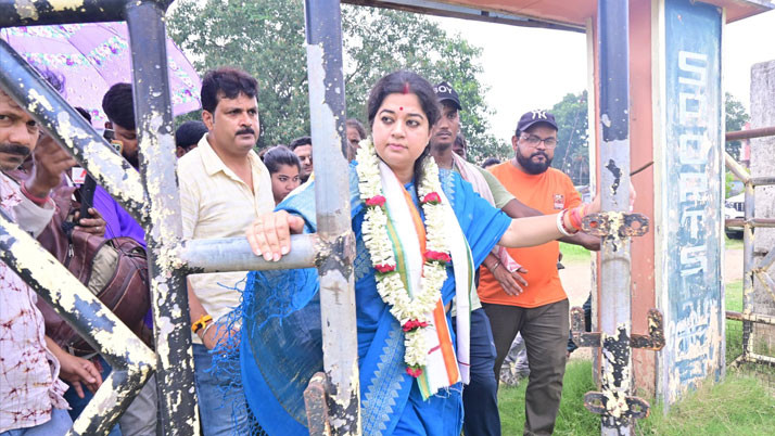 Field Lock Opened Without University Permission! Controversy Surrounds BJP MLA in Bardhaman
