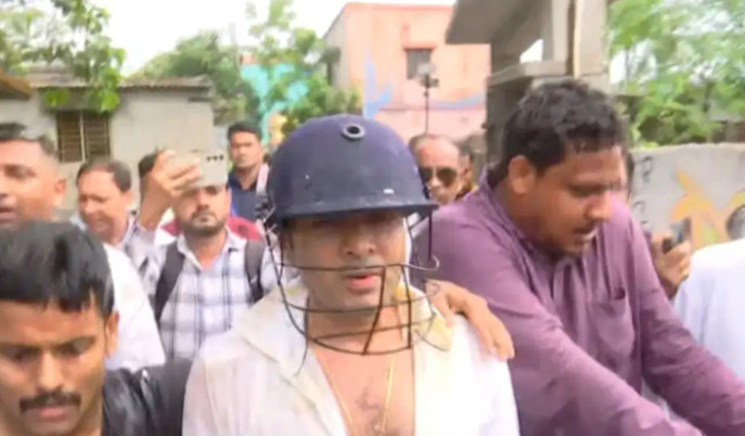 abhishek-banerjee-sonarpur-egg-attack-protest-kamalgazi-news