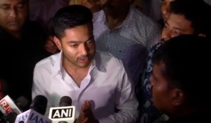 tmc-rebel-mps-separate-bloc-row-abhishek-banerjee-letter-to-speaker-om-birla-delhi-political-drama