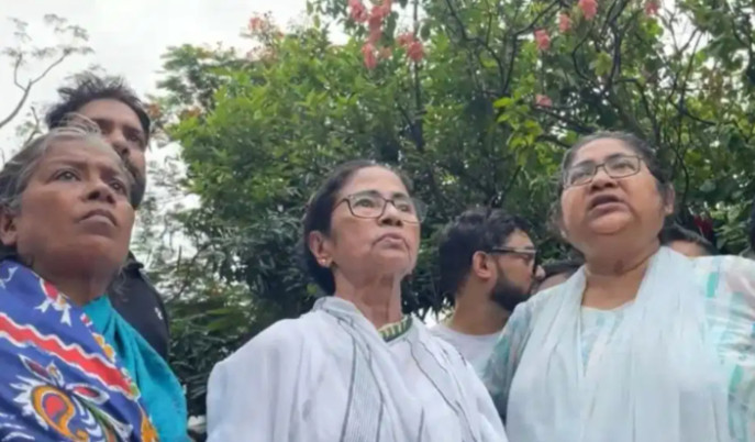 mamata-banerjee-slams-police-after-chaos-at-ballygunge-rally