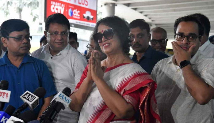 taslima-nasrin-returns-to-kolkata-after-two-decades
