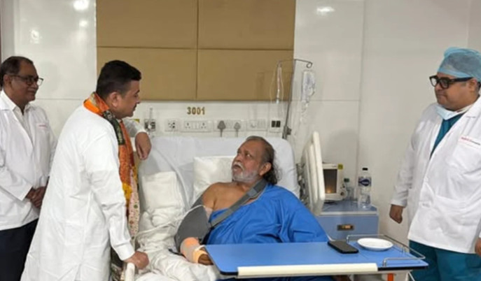 mithun-chakraborty-hospitalised-after-surgery-cm-visits-him