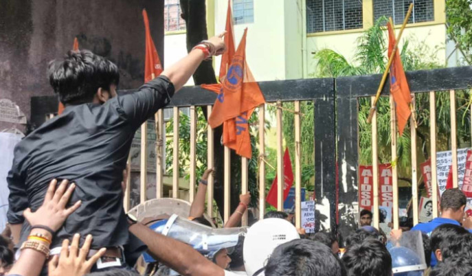 jadavpur-university-sfi-abvp-clash-march-police-barricade-tension