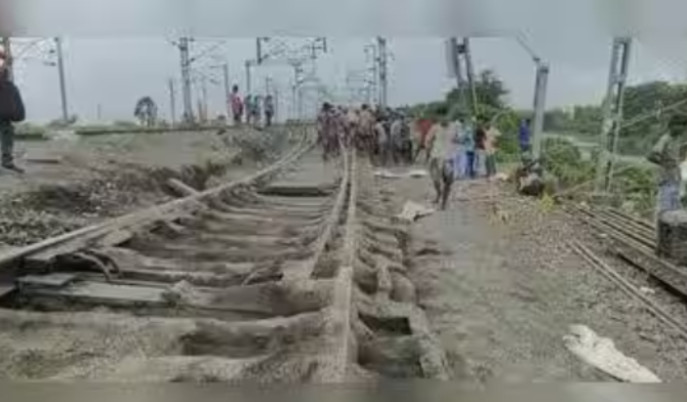 farakka-rail-line-collapse-train-cancelled-route-change