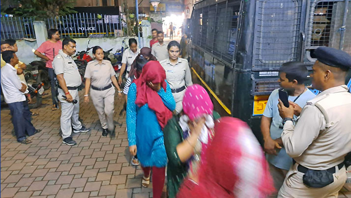 Raid on call center in Madhyamgram; huge quantity of SIM cards and mobile phones seized; 25 arrested.