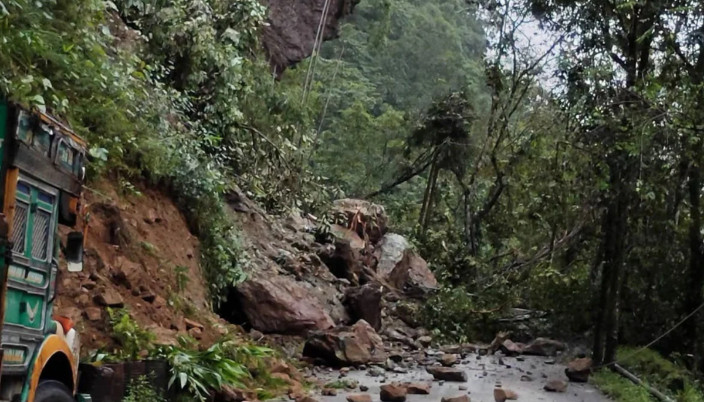 sikkim-nepal-bhutan-heavy-rain-landslide-national-highway-tourism