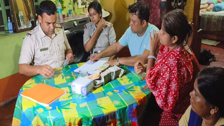 Lakhs of rupees recovered from Trinamool leader's house in Purba Bardhaman
