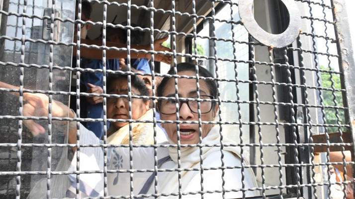 Mamata Banerjee arrested while protesting in Delhi