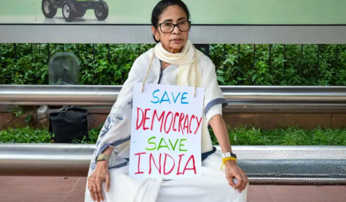 mamata-banerjee-detained-delhi-flight-cancelled-supreme-court-protest