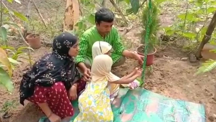 'Abhinab Bhai Phonta' by Arvey and Arshi who gives bhai fonta to the tree